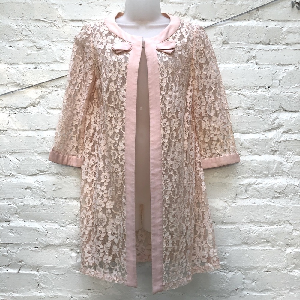 Dreamy 60s Pink Lace Duster 🦢